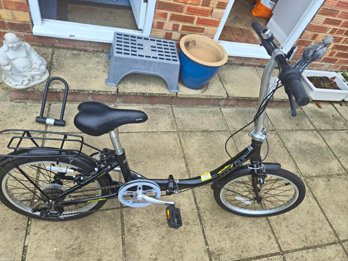 Apollo Compact Folding Bike 20in Black/Silver 6-Speed Rear Rack Mudguards