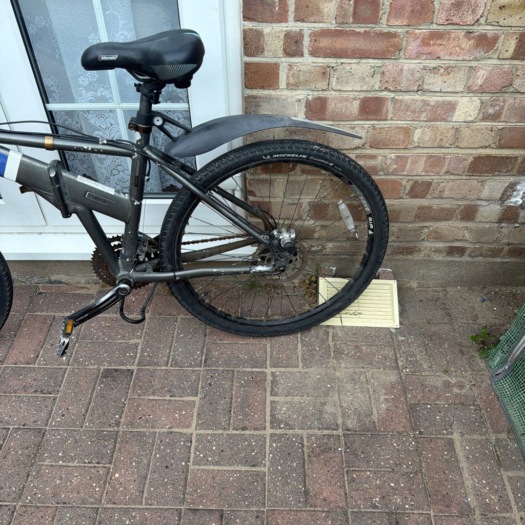 Dahon Matrix Joe Murray Folding bike 26” Wheel 24 spd Rockshox forks . FAULTY