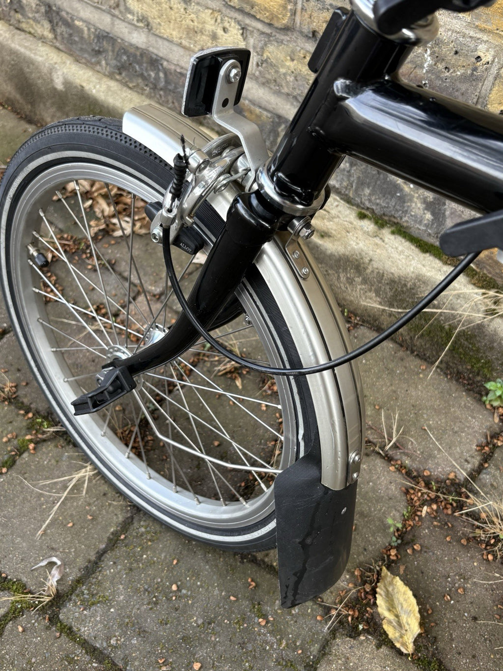 Brompton M6R Folding Bike 6-Speed - Black, w/ Mudguards and Rack - GC