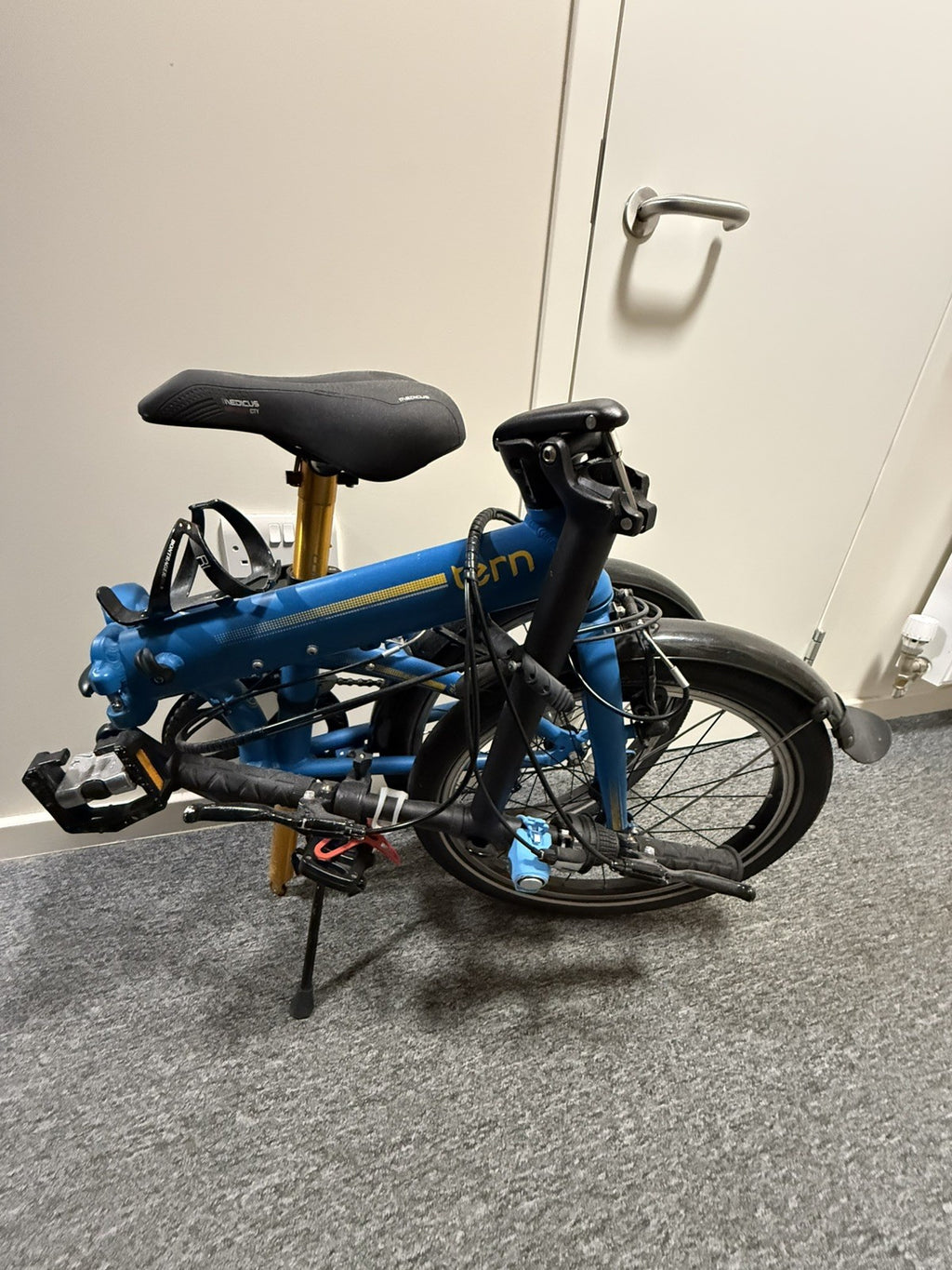 Tern Link C8 Folding Bike 8-Speed, Blue