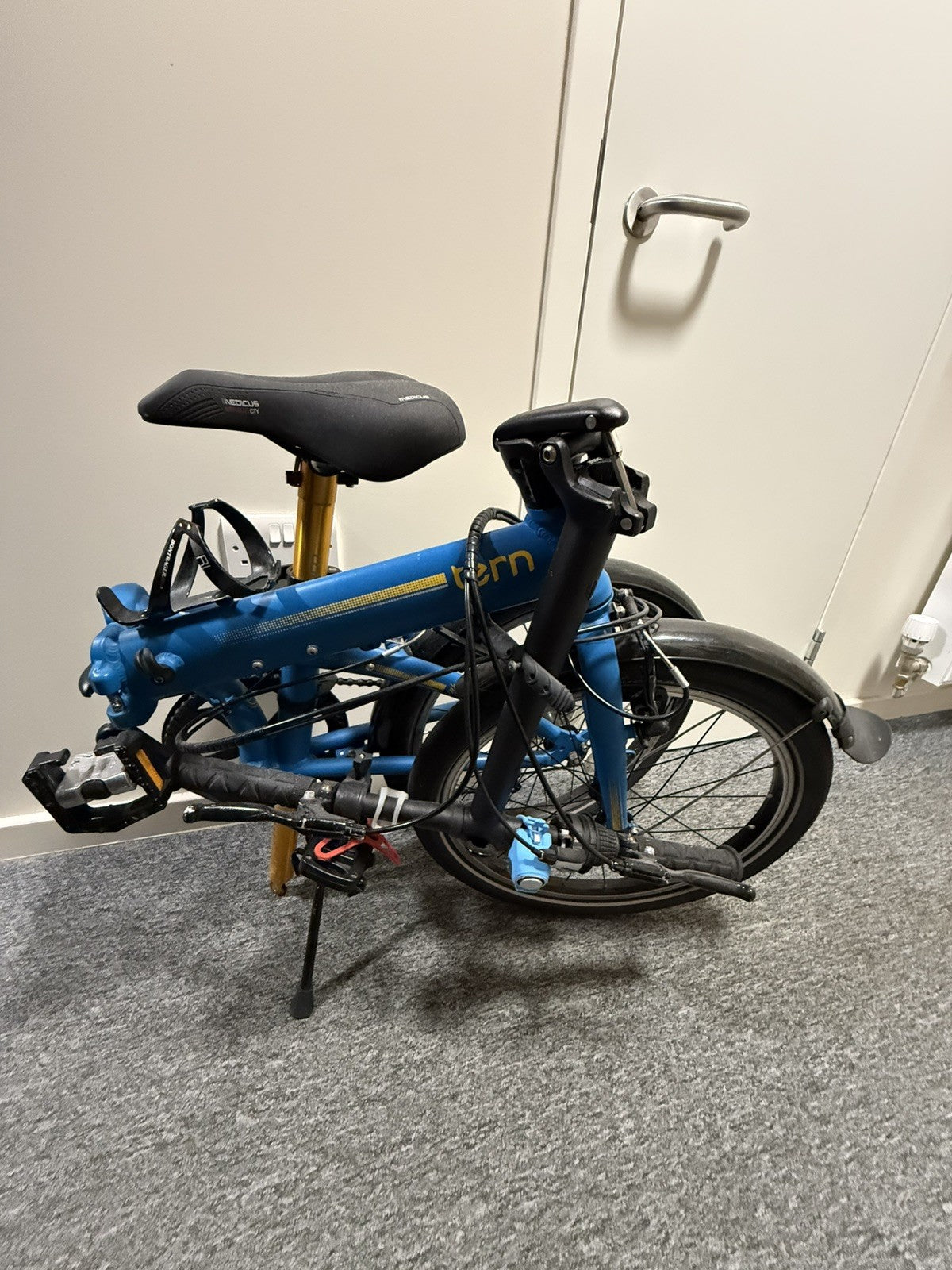Tern Link C8 Folding Bike 8-Speed, Blue
