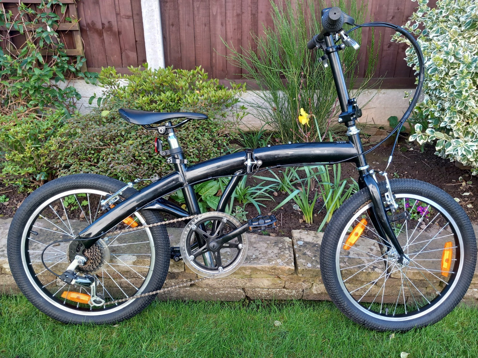 Folding Bike. 20-inch wheels. Very Good Condition. Plus Extras