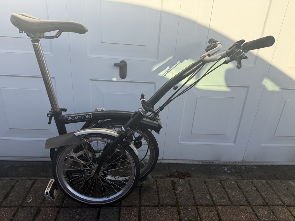 Brompton C Line M6L (6 Speed) folding bicycle - Black (avergae Condition)