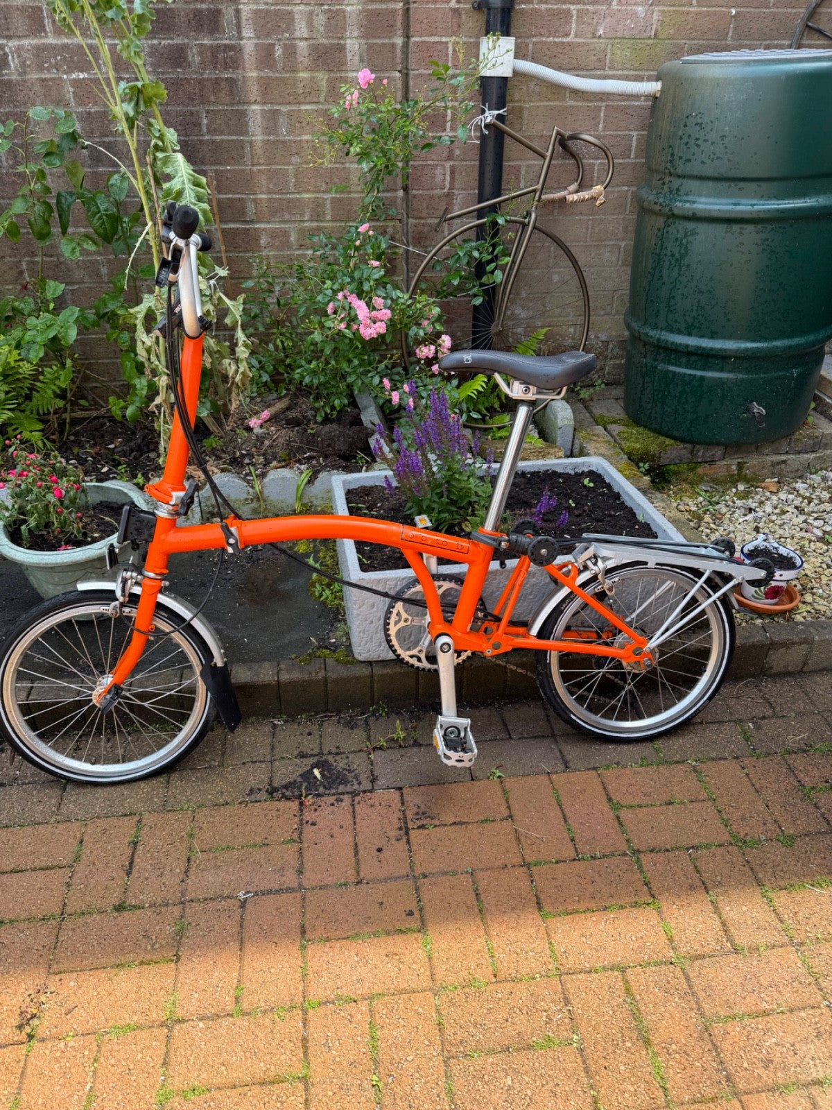 brompton folding bike 6 speed Orange .Item in good working order.