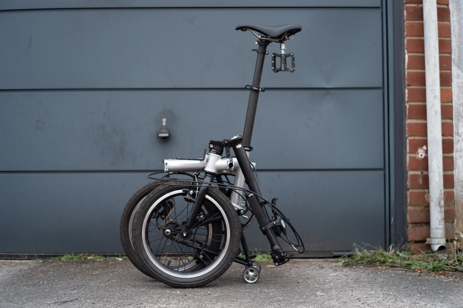 Aniwow AW16  Folding Bike 16 Inch Wheels 5 Speed Shimano, Carbon Fibre Seat Post