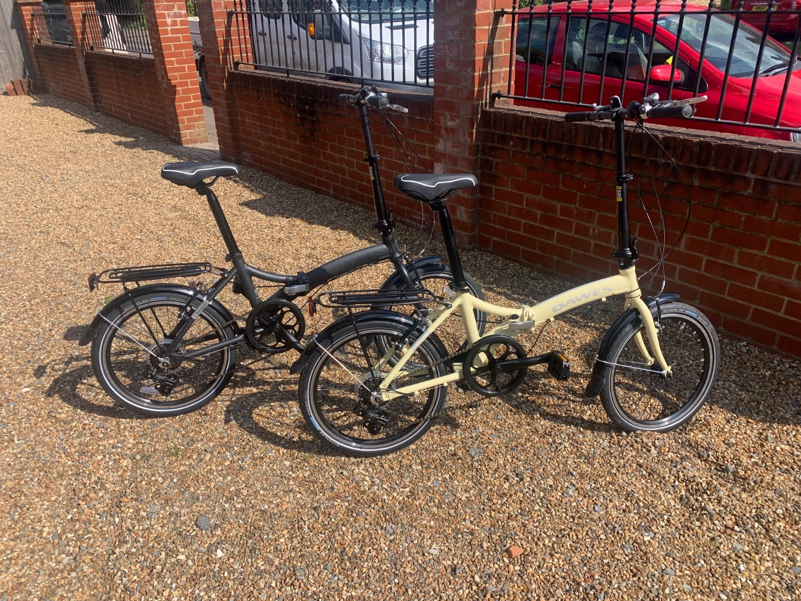 PAIR OF DAWES KINPIN FOLDING BIKES UNUSED AND IN MINT CONDITION