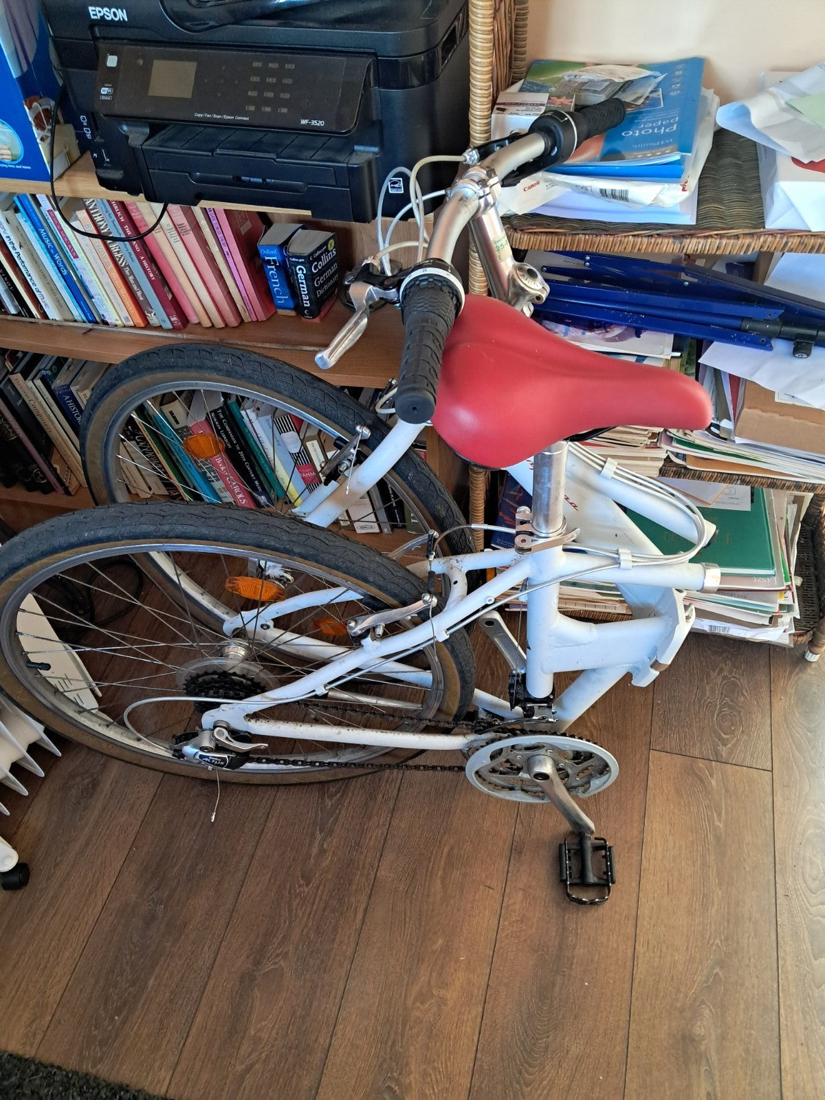 Folding Dahon Bike with Accessories. Excellent Condition.