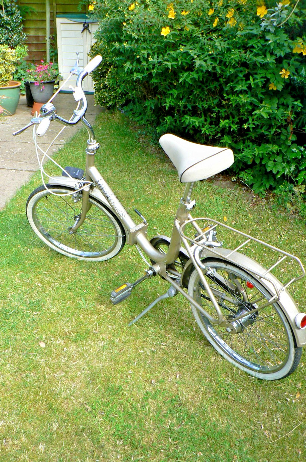 RALEIGH SAFARI FOLDING  3Spd BICYCLE  - ORIGINAL - With Stand, lights