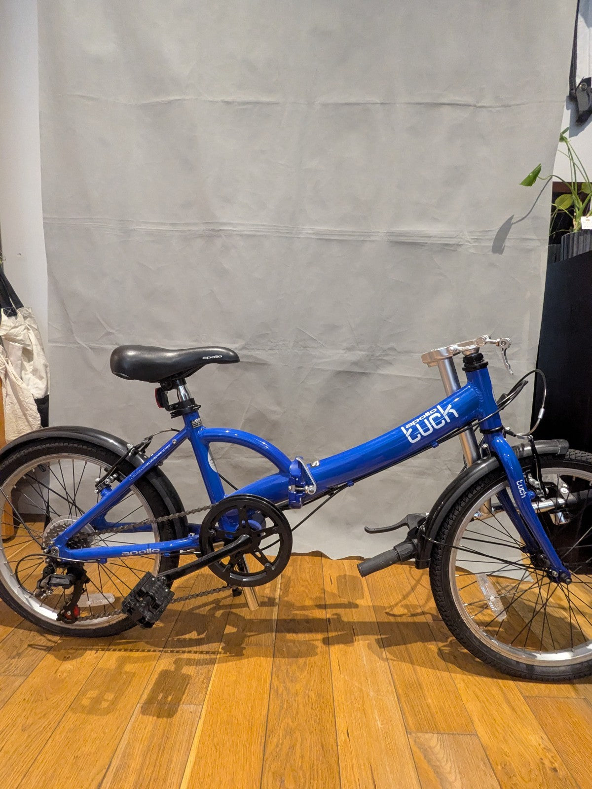 Lightweight Apollo Tuck Folding Bike - 20 in wheels - Blue - New