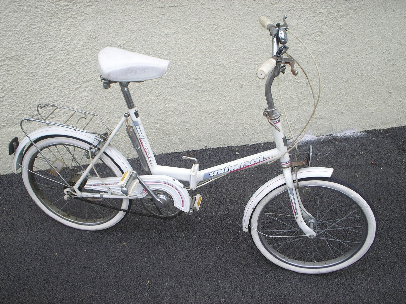 Universal girls small ladies 1980s folding vintage retro bicycle bike cycle