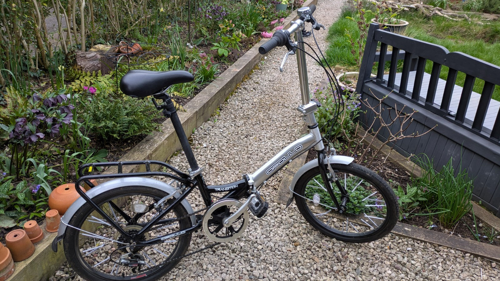Aluminium Apollo Transition folding bike in good condition with a comfort saddle