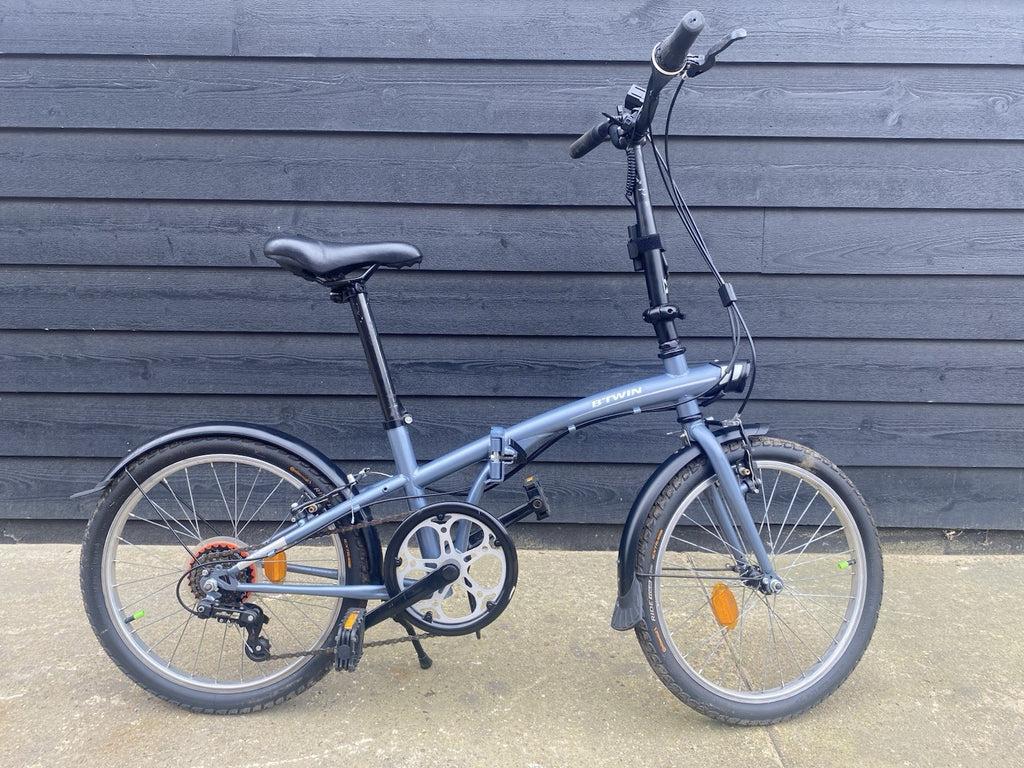 B TWIN FOLDING BIKE 2018 EXCELLENT CONDITION