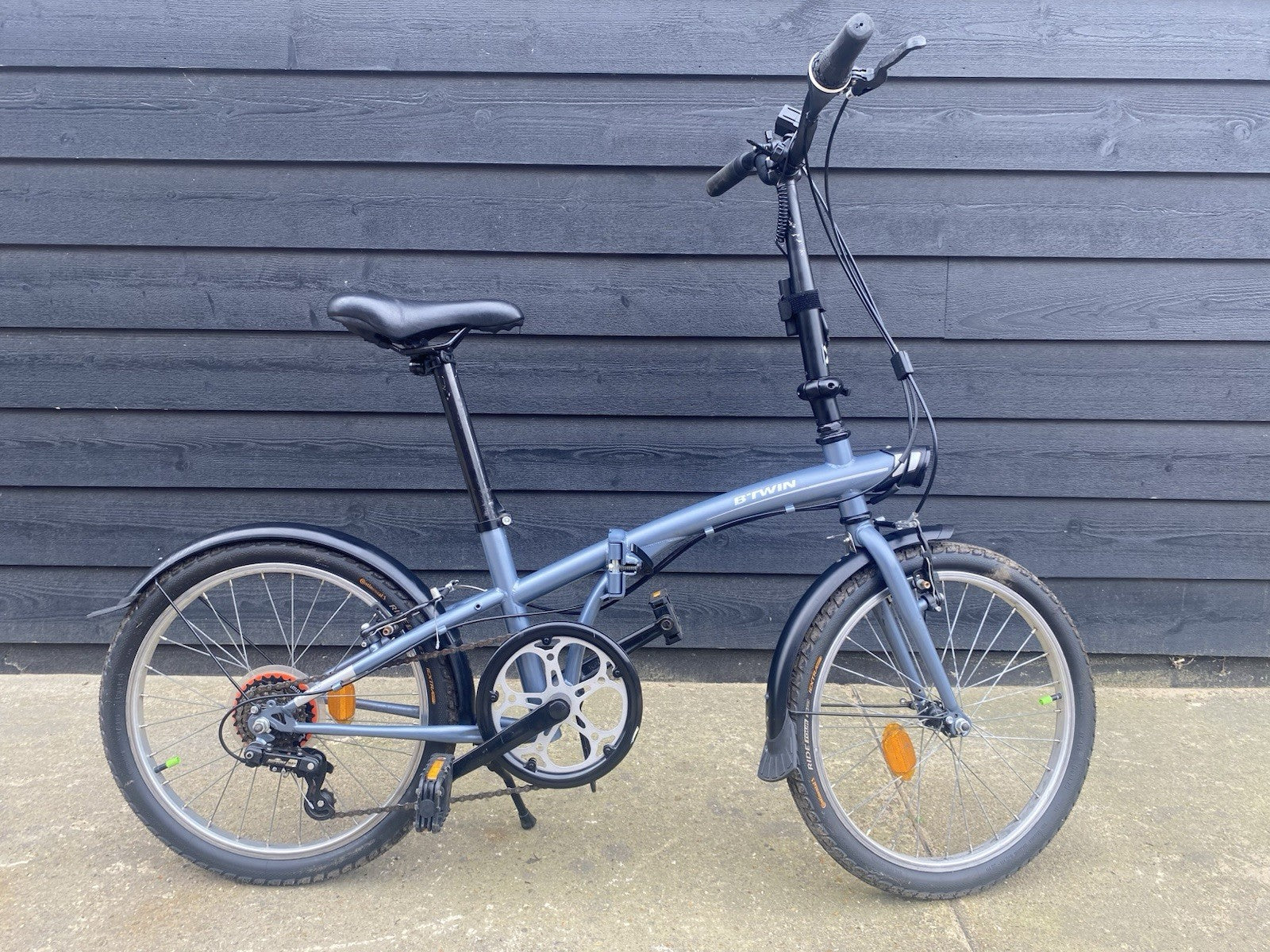 B TWIN FOLDING BIKE 2018 EXCELLENT CONDITION