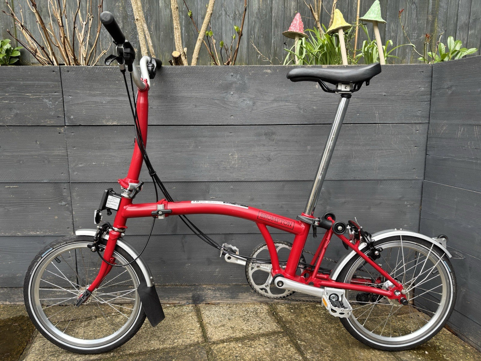 Brompton C Line 6 Speed M6L Folding bicycle in House Red - Hardly Used