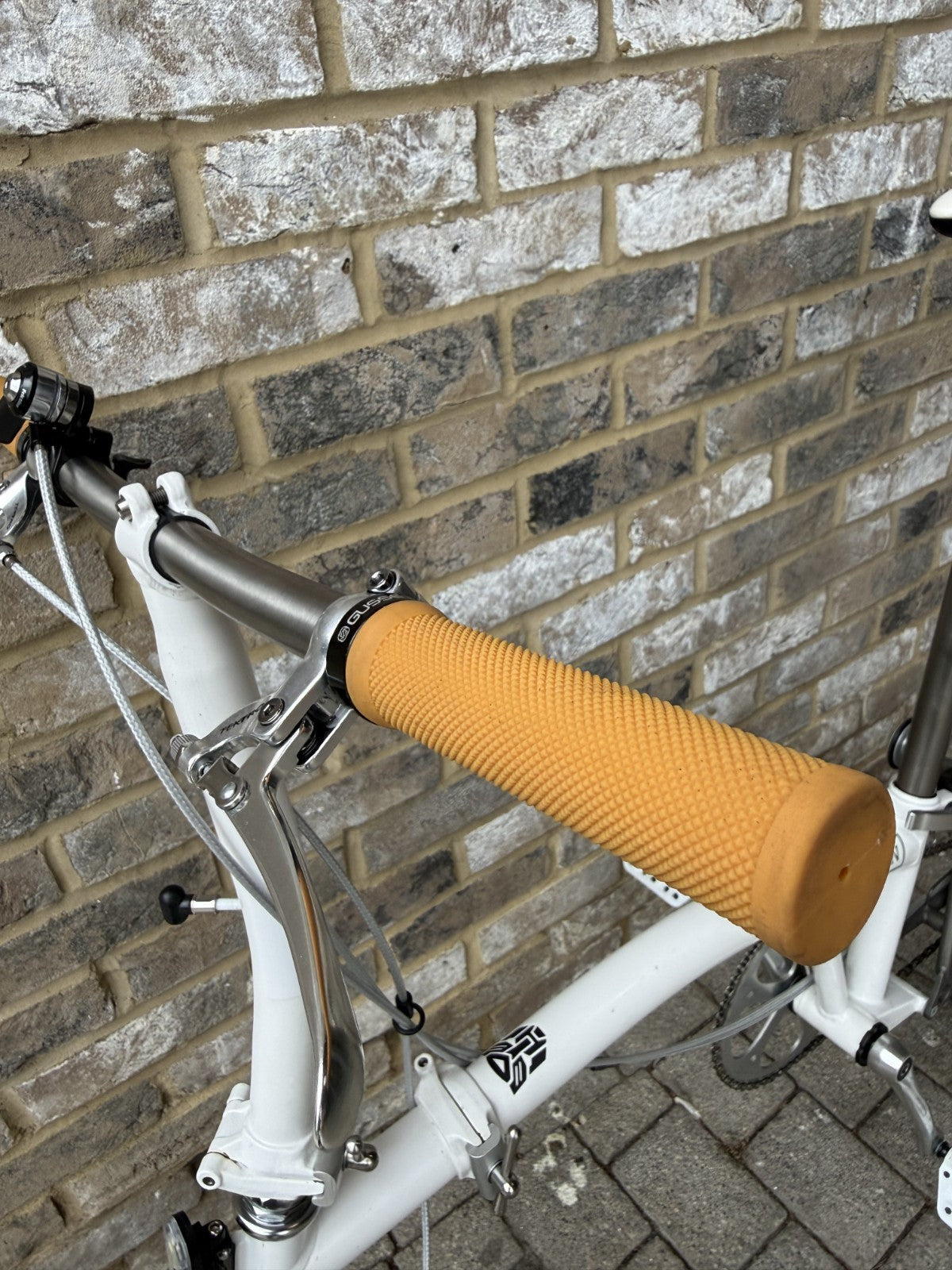 Brompton White Superlight Titanium S2E-X + OVER £400 UPGRADES - WORLDWIDE SHIP