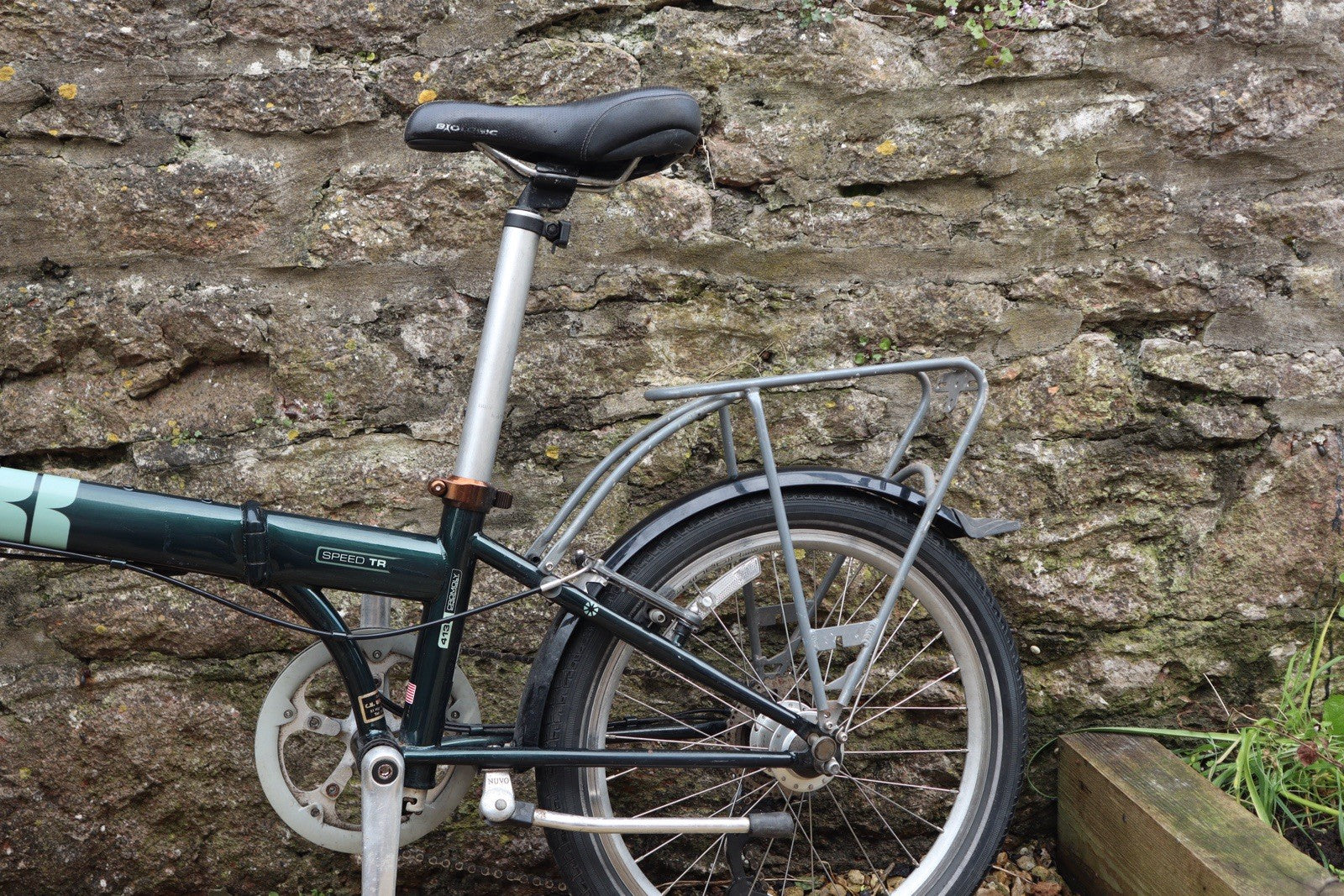 Dahon Speed TR Folding Bicycle. 20” Wheels. 24 Gears And racks. Versatile!