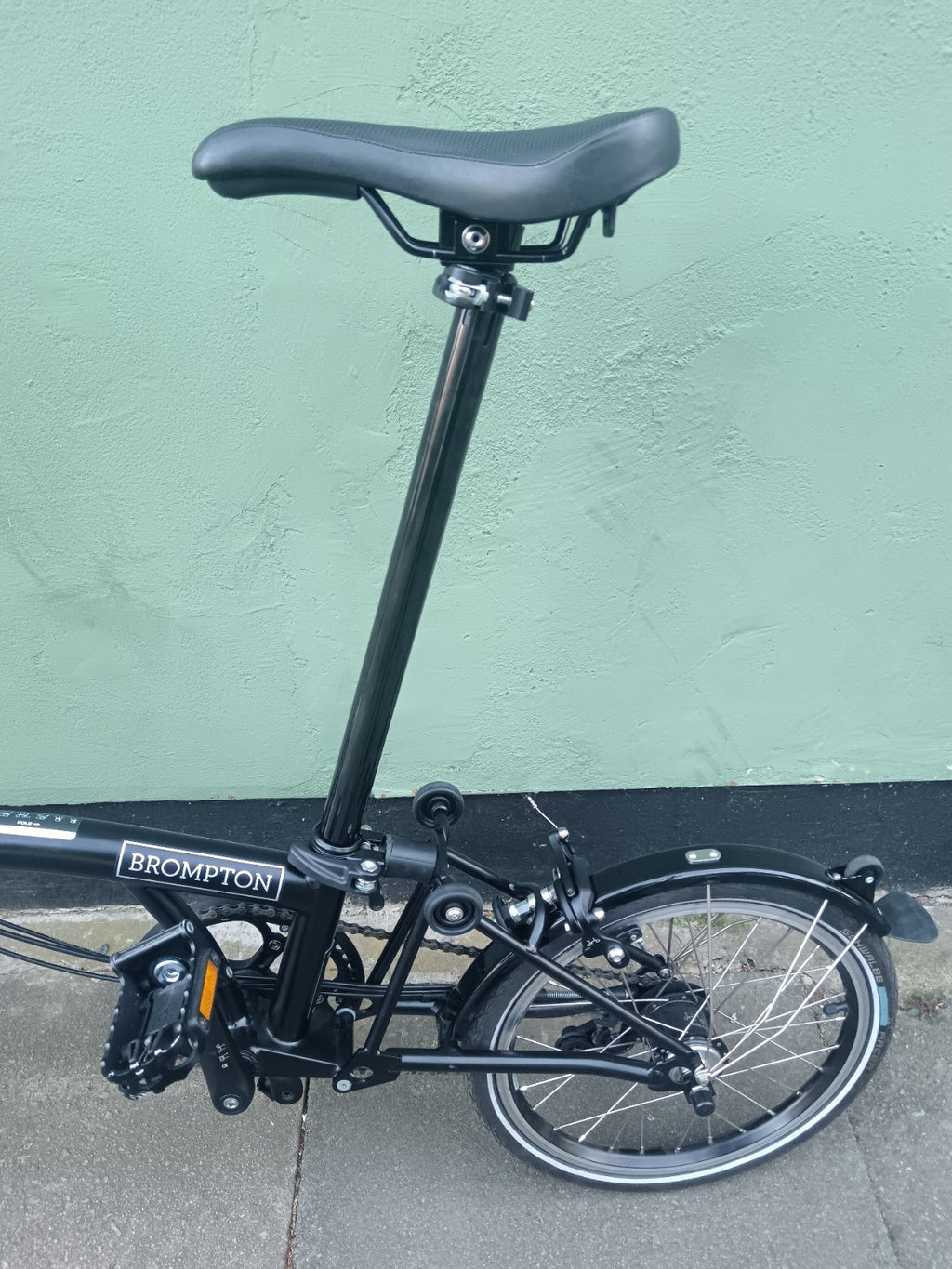 Brompton M6L BLACK EDITION 2025 Folding Bike Excellent Condition