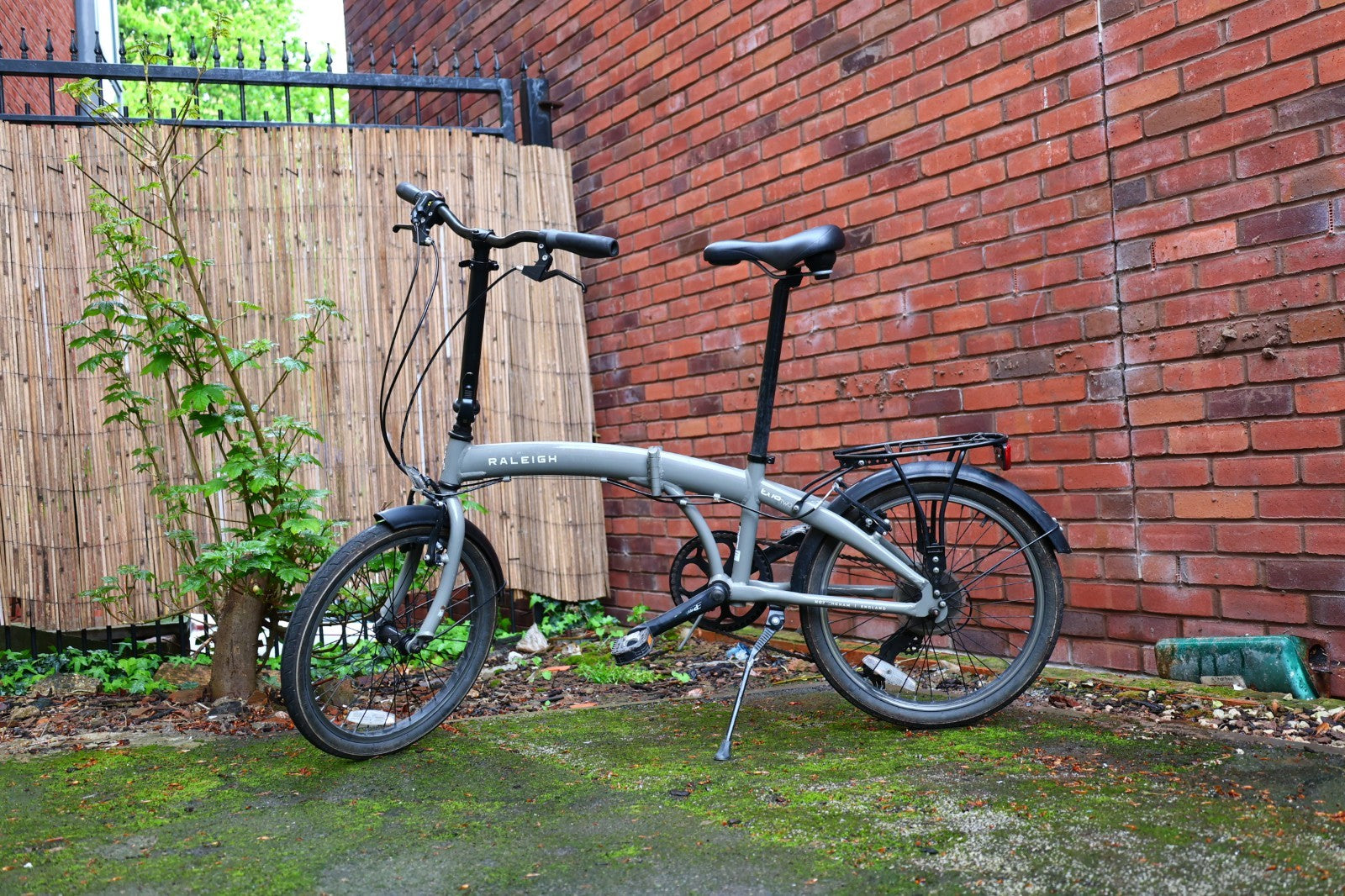 Raleigh Evo Two, folding bike, 7 speed 20" wheels - comes with extra accesories