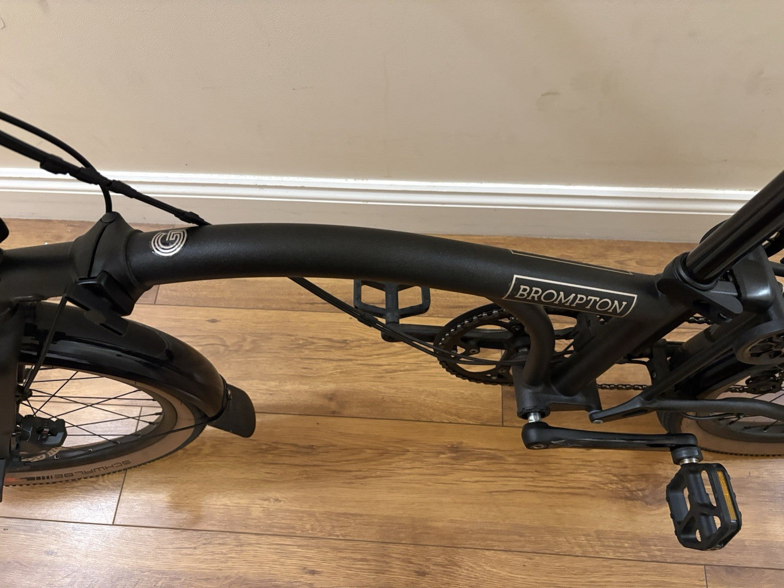 BROMPTON G LINE WITH ROLLER FRAME 8 SPEED FOLDING BIKE 2026 IN SPACE BLACK
