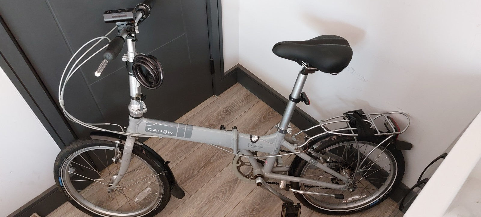 DAHON VITESSE FOLDING BIKE