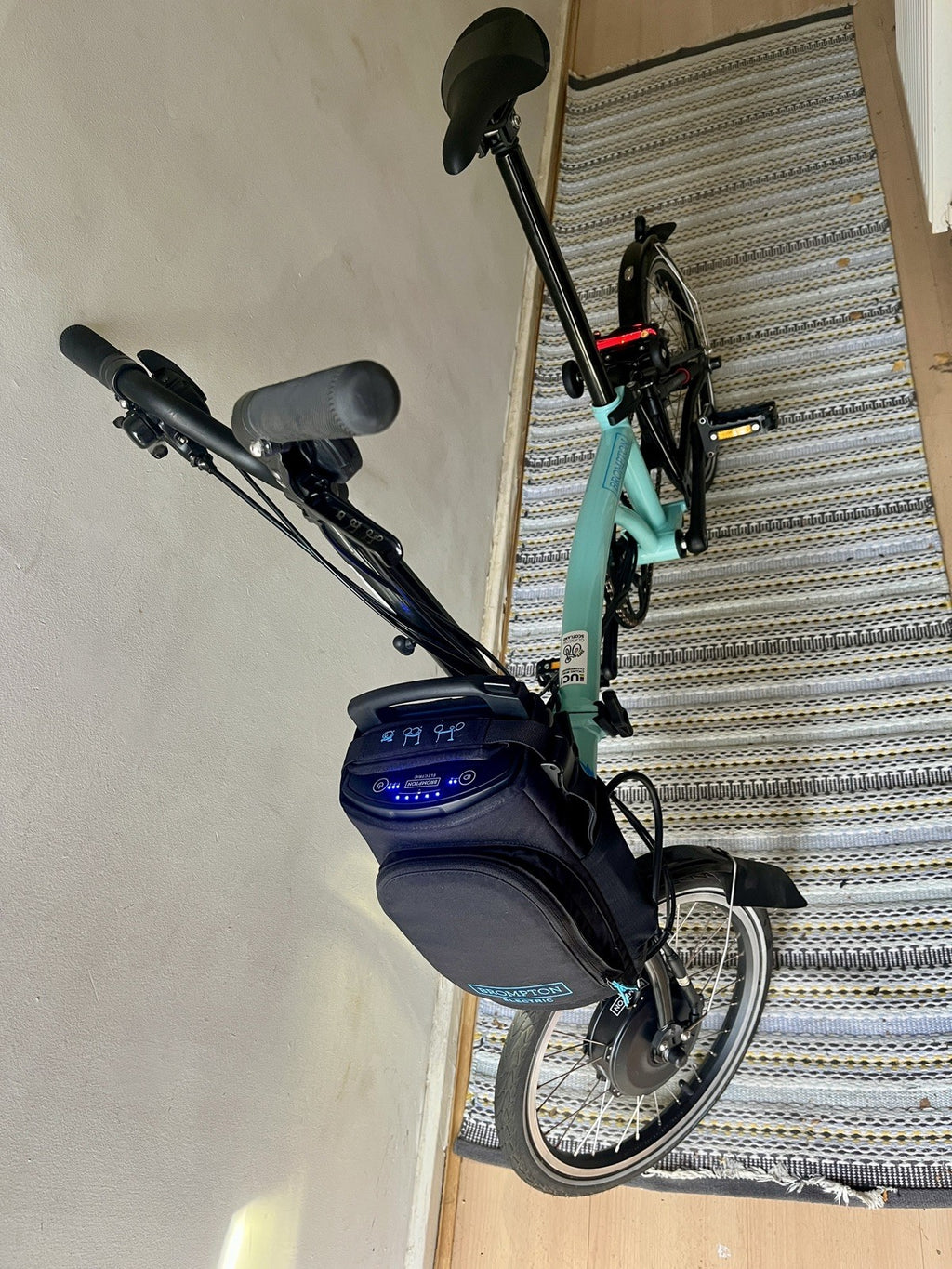 Brompton C Line Electrc 6-Speed, One-Size, Tiffany Blue in n/new condition