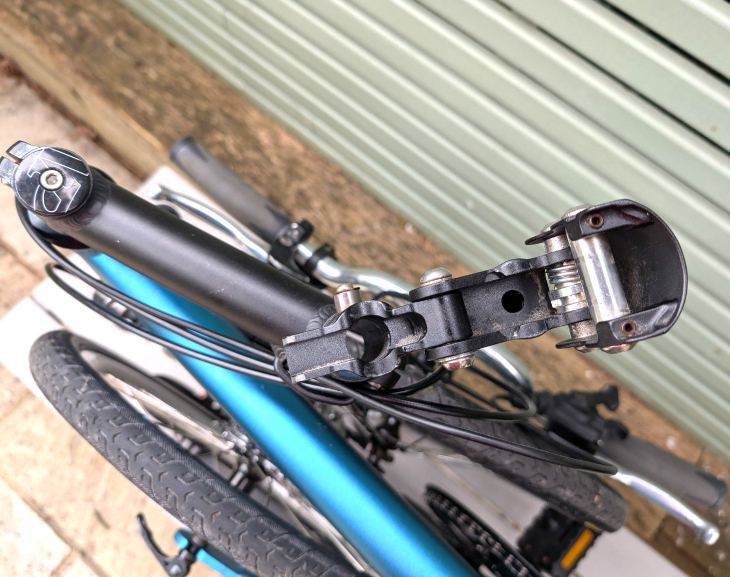 Mezzo D9 Folding Fold-up Foldable Bike with Rear Rack Bag