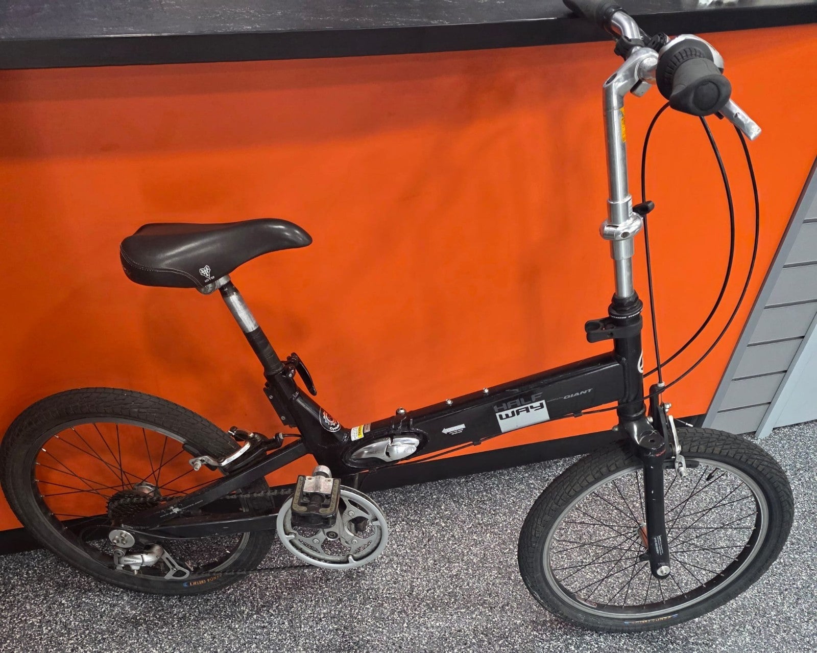 Giant Halfway Folding Bike 20'' Wheels, 7-Speed (collection only)