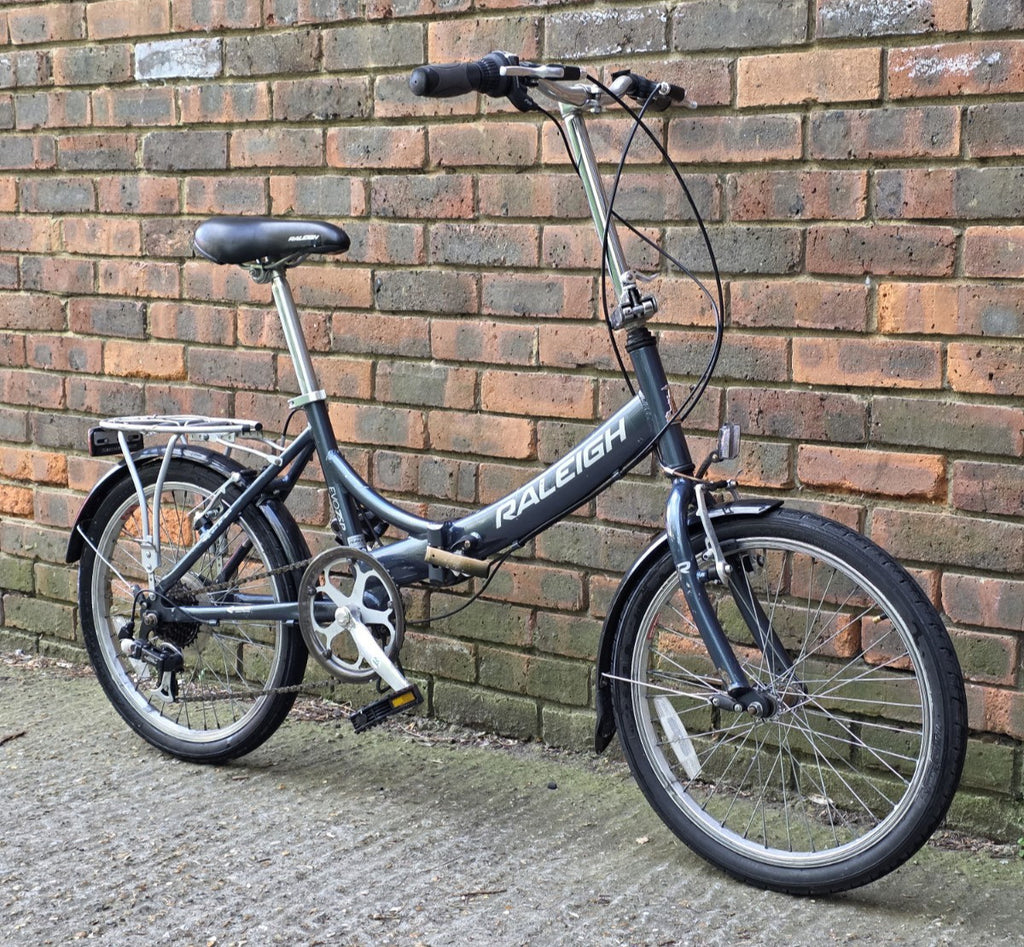 Raleigh EVO 7SP Folding Bike, Aluminum Frame, 20" Wheels, 7 Speed
