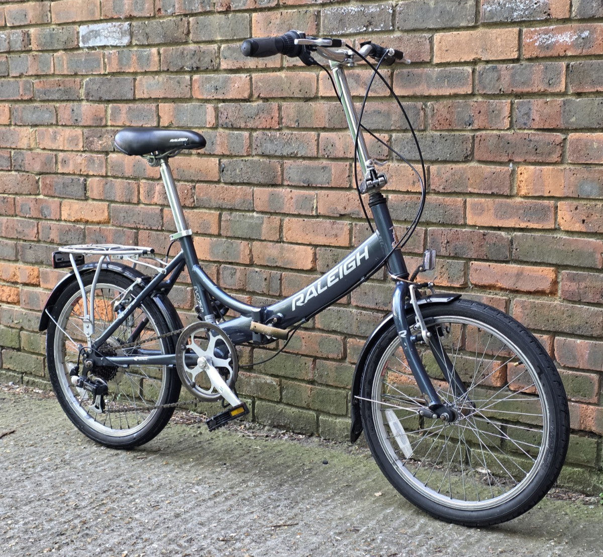 Raleigh EVO 7SP Folding Bike, Aluminum Frame, 20" Wheels, 7 Speed