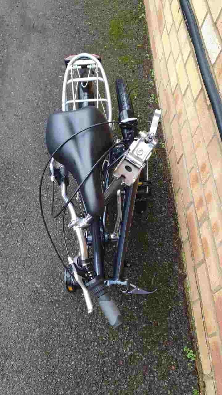 Lightweight Aluminium Raleigh Evo7SP Folding Bike is in excellent condition
