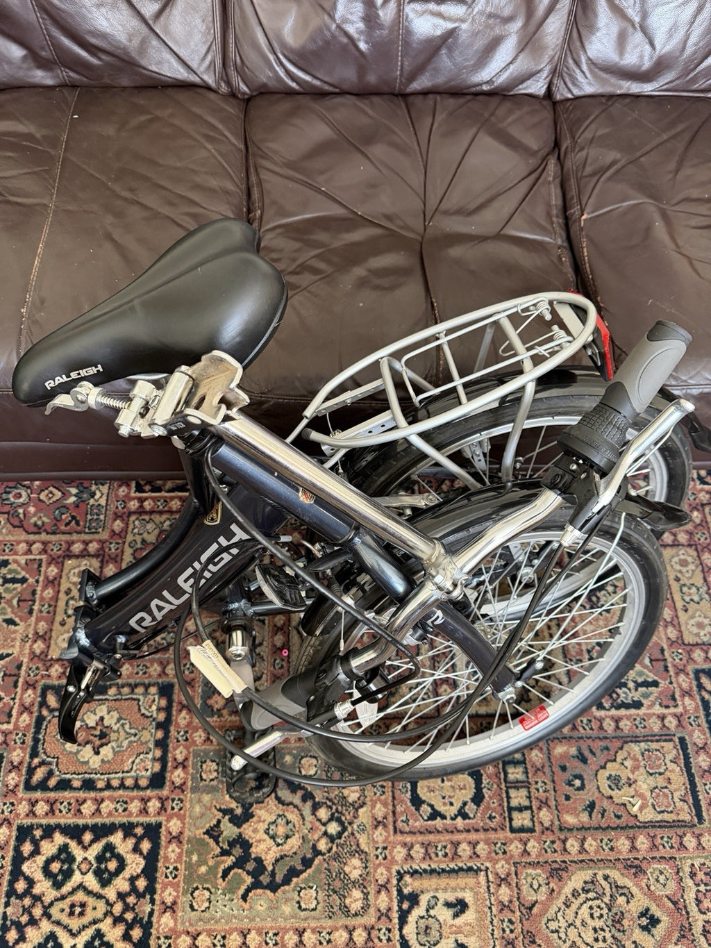 Raleigh Evo 7 Folding Bike 20” Shimano 7 Speed With Rack & Bag