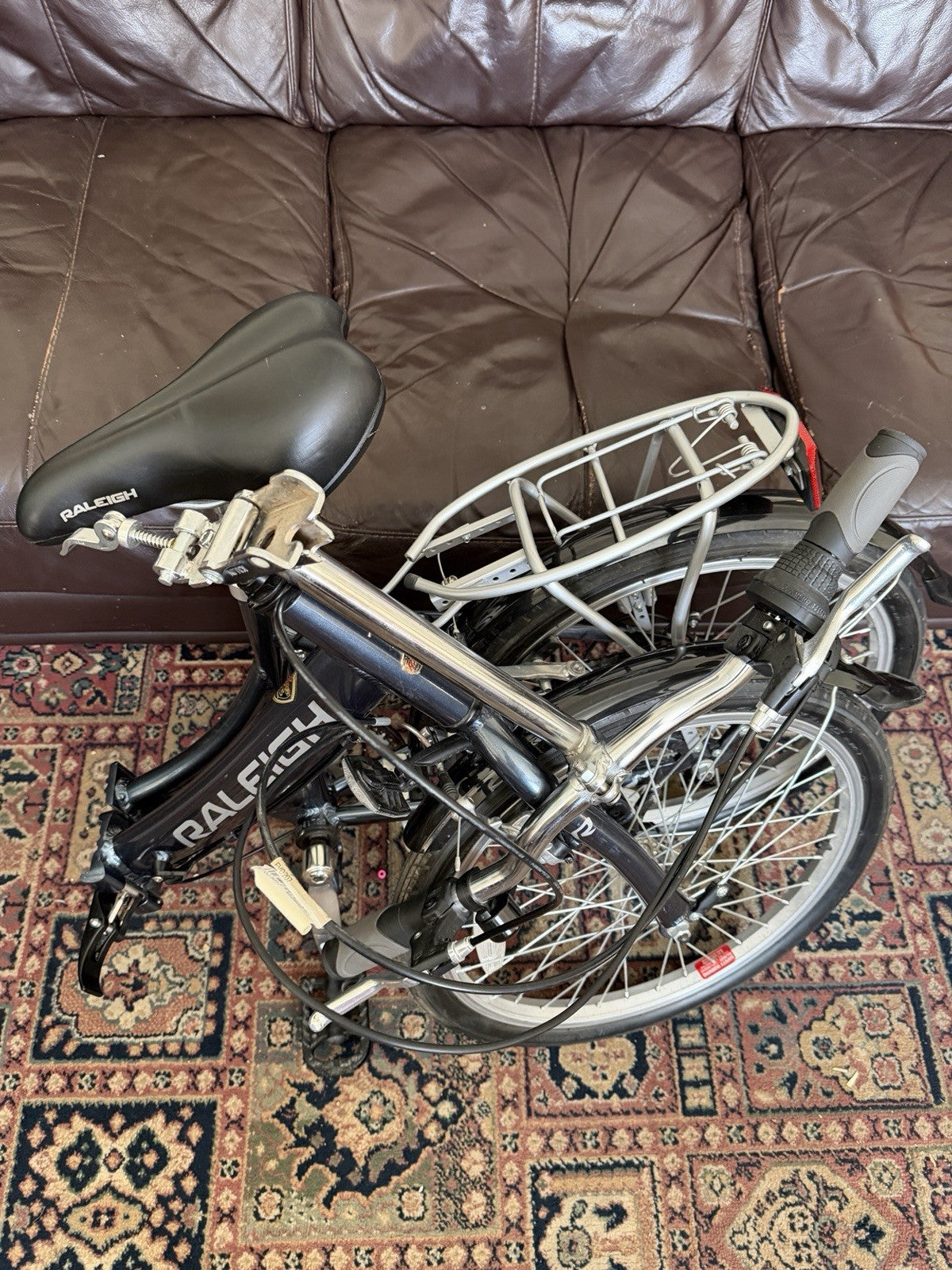 Raleigh Evo 7 Folding Bike 20” Shimano 7 Speed With Rack & Bag
