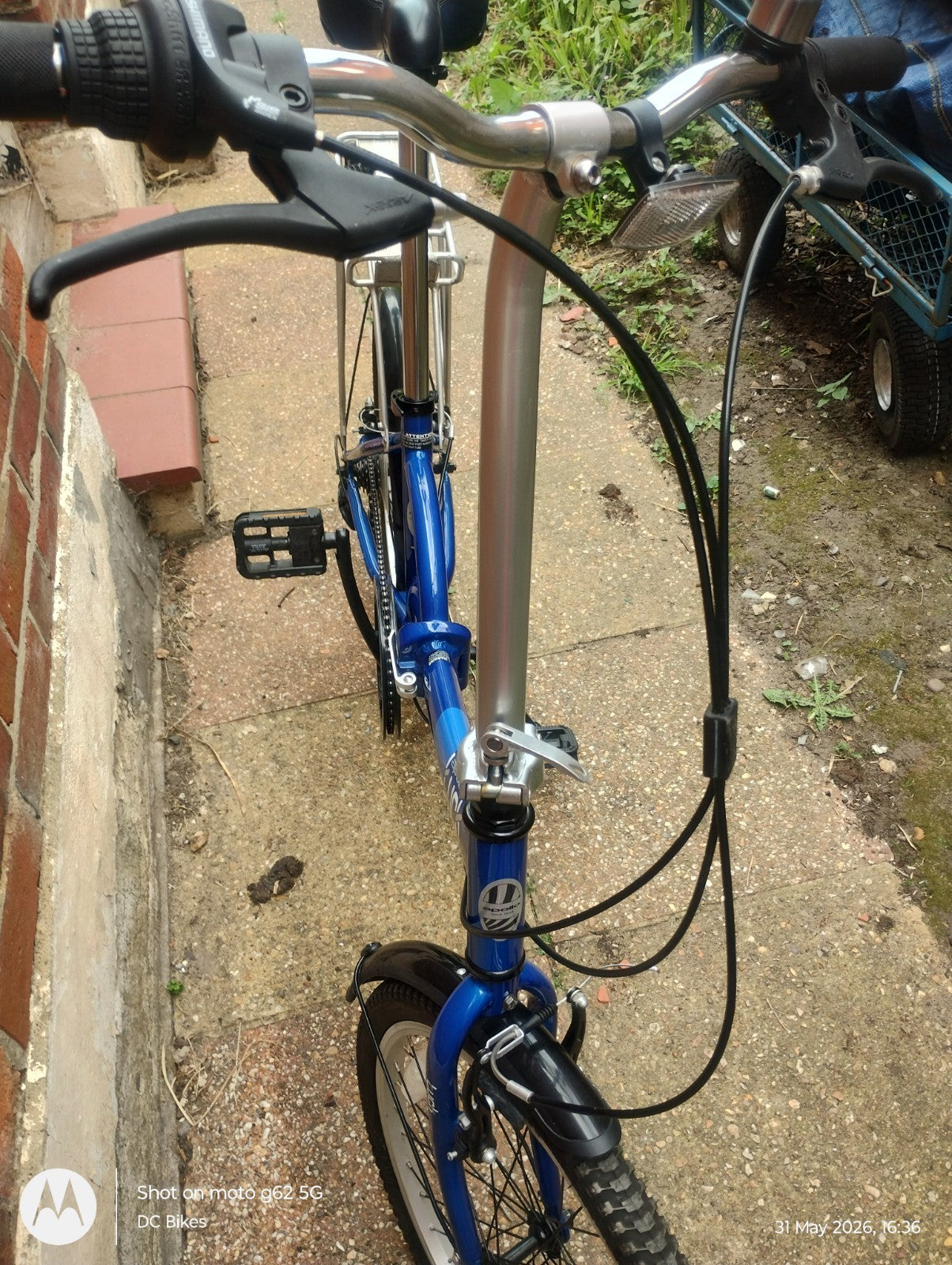 Apollo Tuck Folding Bike 20" Wheels, 6 speed, Blue