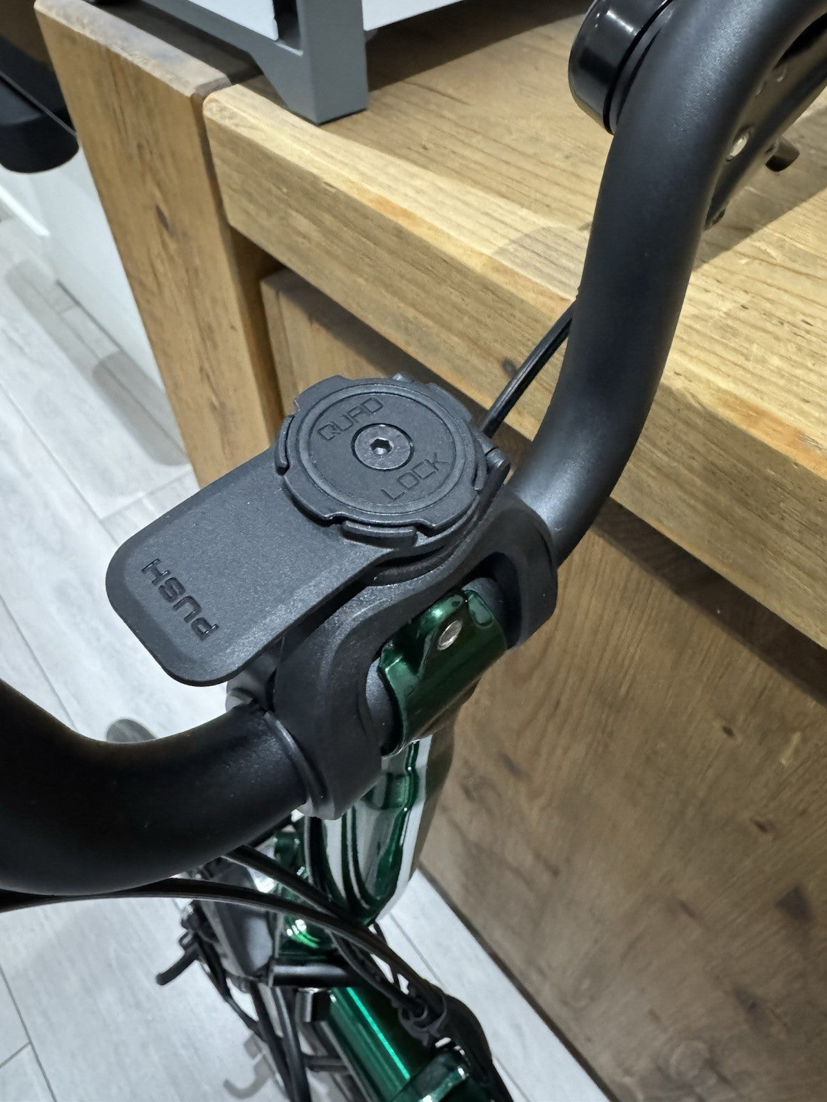 Brompton Electric P line 4 Speed Emerald Lacquer, 50 Miles, Quad Lock, City bag
