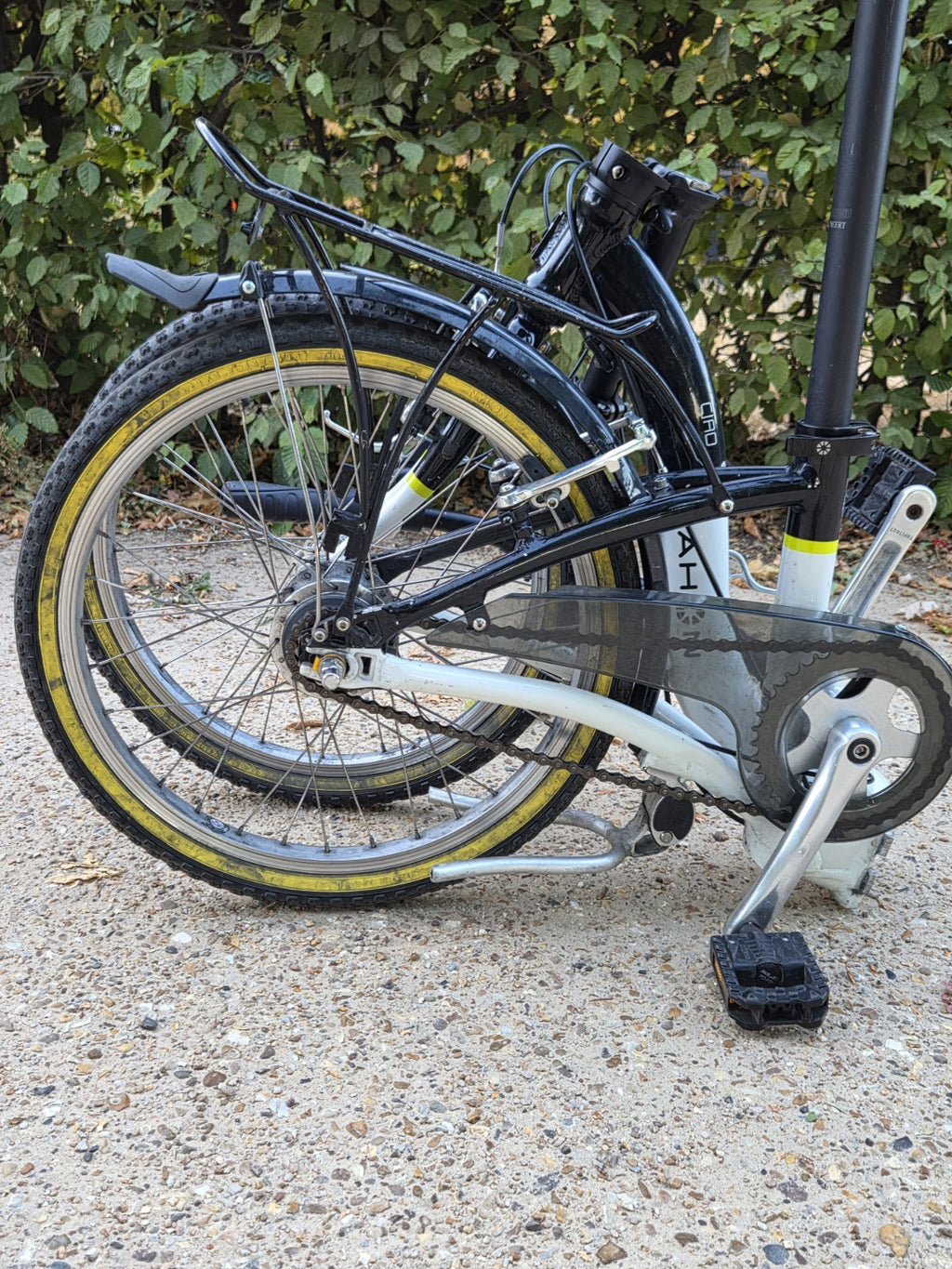 Dahon Ciao Unisex Folding 20" Wheel Bike with Rack and Mudguards