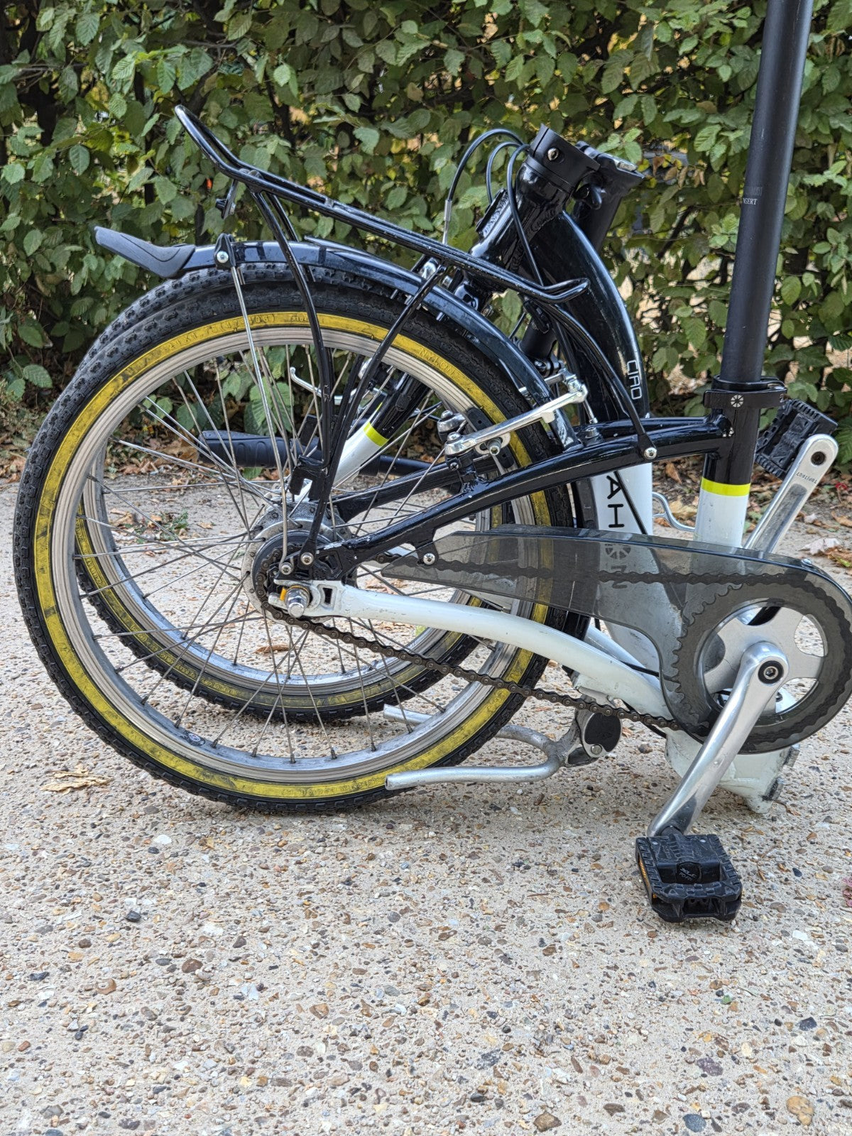 Dahon Ciao Unisex Folding 20" Wheel Bike with Rack and Mudguards