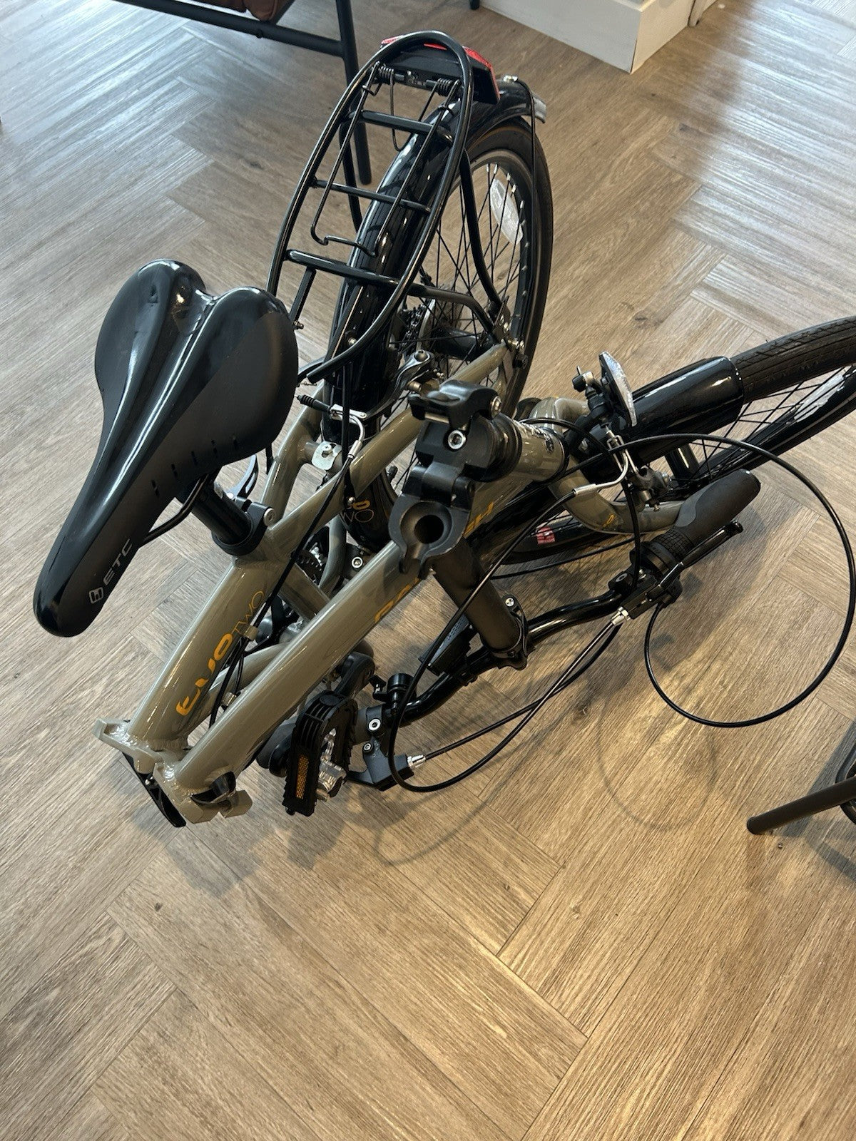 Raleigh Evo Two 20in Folding Bike 7 Speed Grey/Black Rear Rack Mudguards