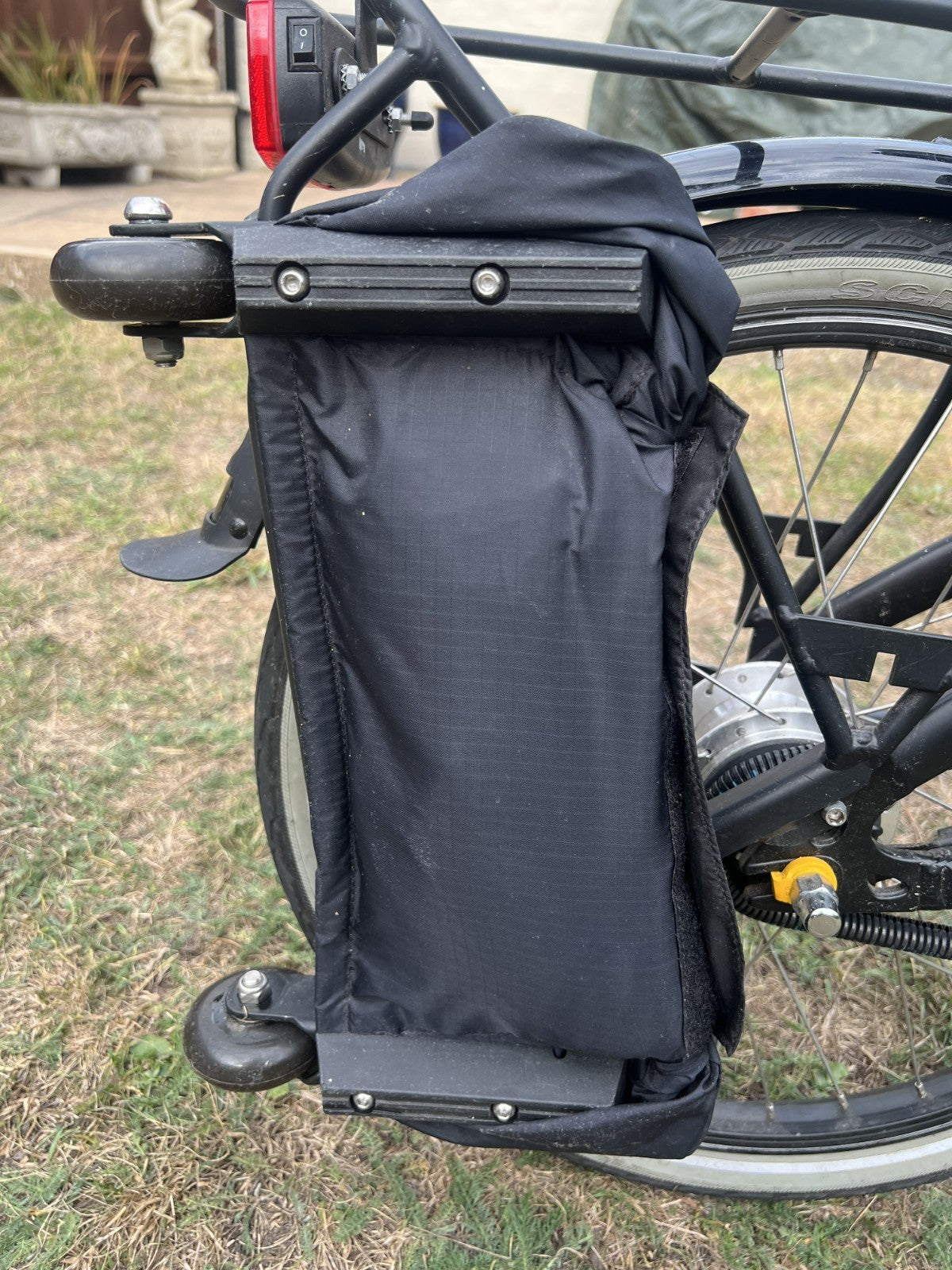 Tern 20” Link D7i 7 Speed Folding Bike & Trolley Rack with Integral Cover