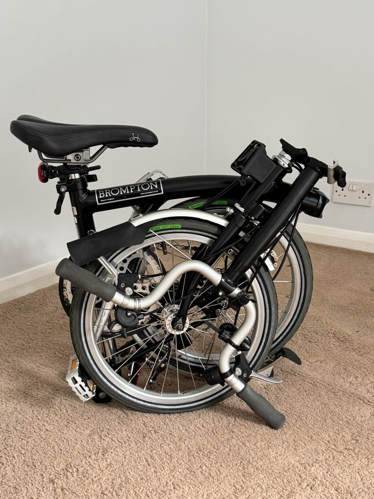 Excellent Condition Brompton Folding Bike Fully Serviced 3-Speed Black