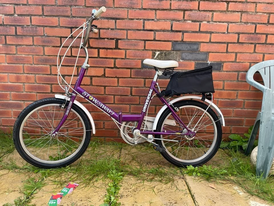 2 x Bikes for Cheap Sale (Universal Stowaway 20' Folding) (Apollo Chaos BMX 20')