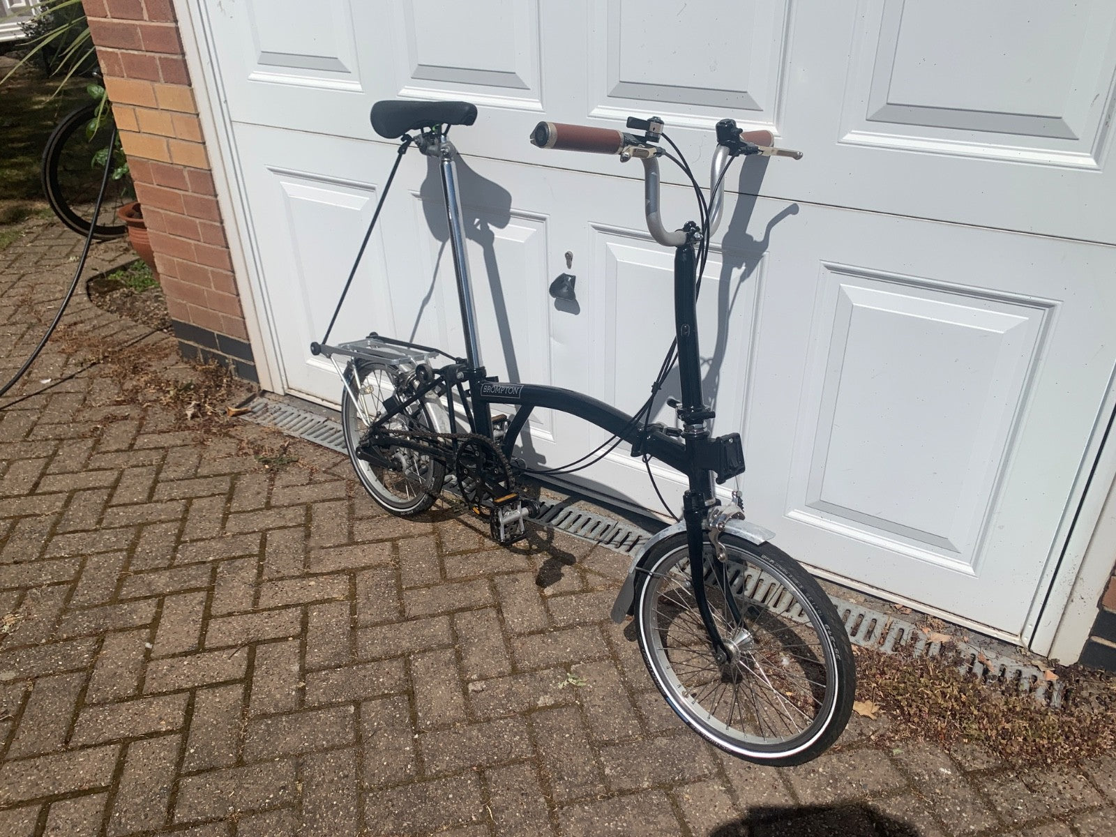 Brompton M3L Folding Bike – Classic Black – 3-Speed Sturmey Archer – Rear Rack –