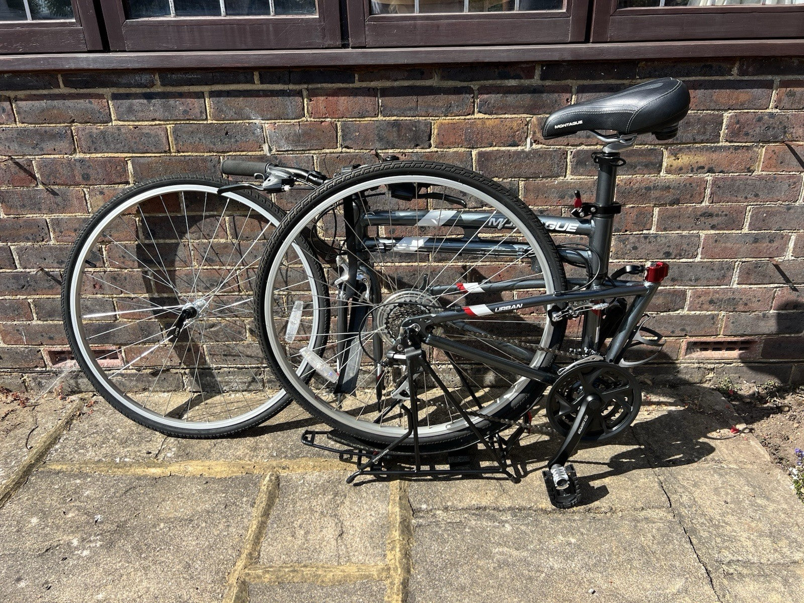 Montague Urban Folding Bike 700C, Medium, 21-Speed Aluminium w/ Bag