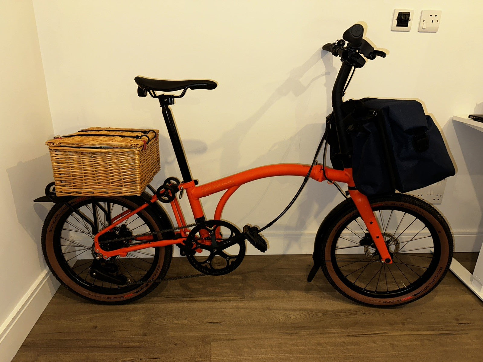 Brompton G-Line(roller frame), M, Orange, 8 speed - Be seen lights included