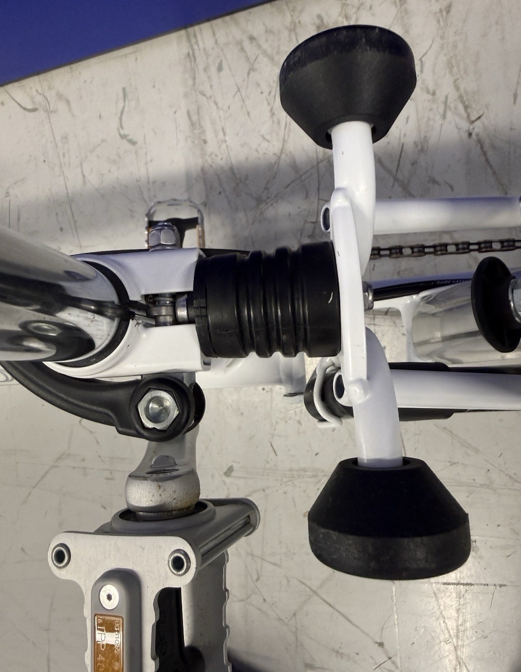 Brompton ML6 2016 folding cycle. White. 6 Speed. Mint used once!