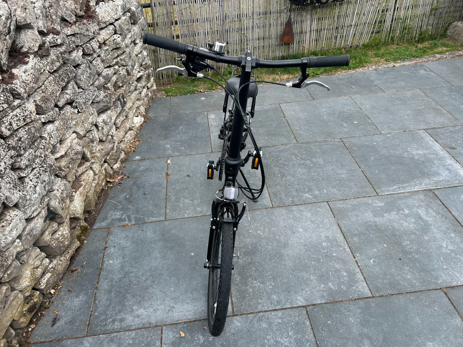 Dahon Vitesse D8 folding bike black.