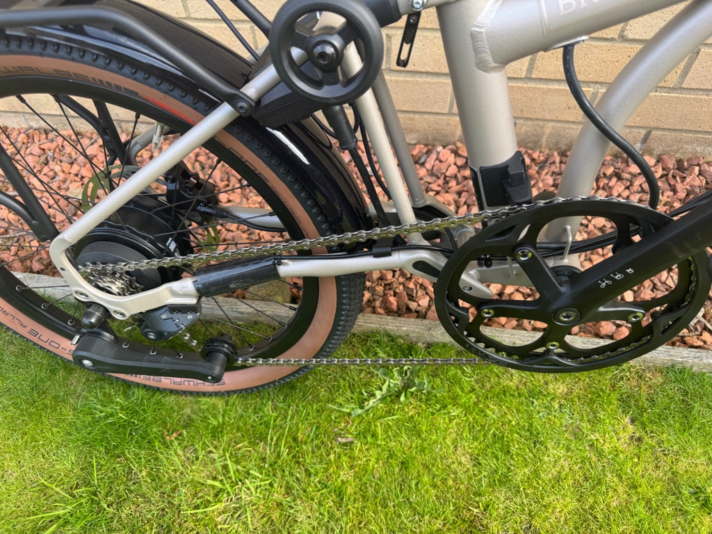 BROMPTON ELECTRIC G LINE 4 SPEED 2026 FOLDING BIKE IN TRAILDUST WHITE