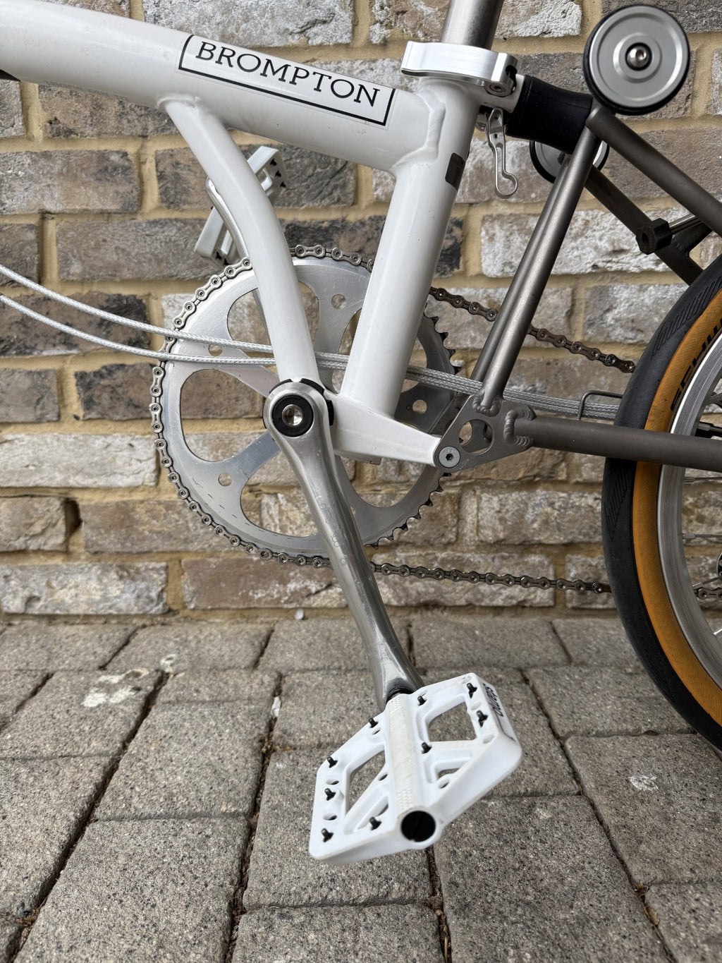 Brompton White Superlight Titanium S2E-X + OVER £400 UPGRADES - WORLDWIDE SHIP