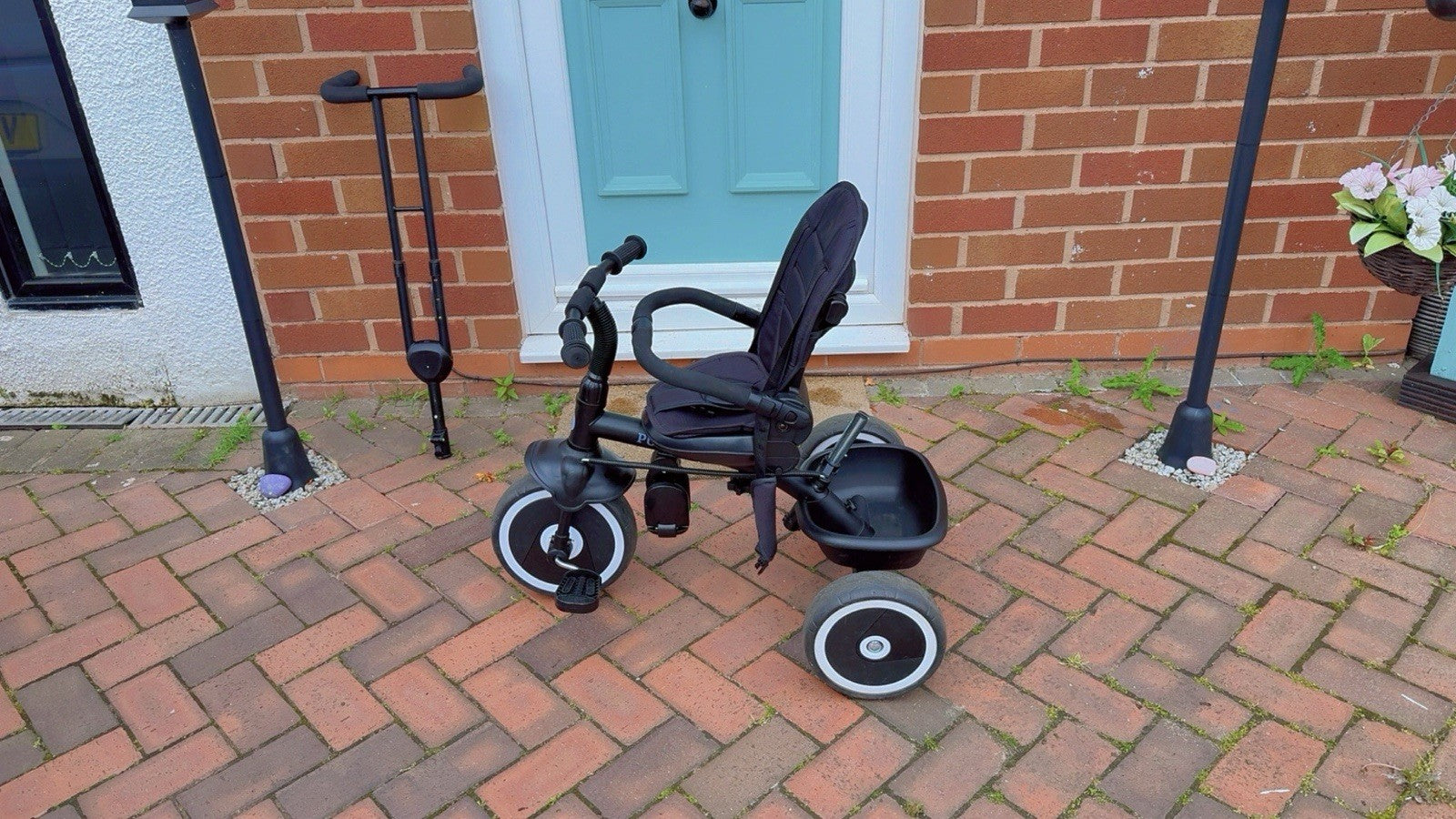 Puggle Easy Twist 6-in-1 Folding Trike with Parent Handle - Black (9M - 5Y)