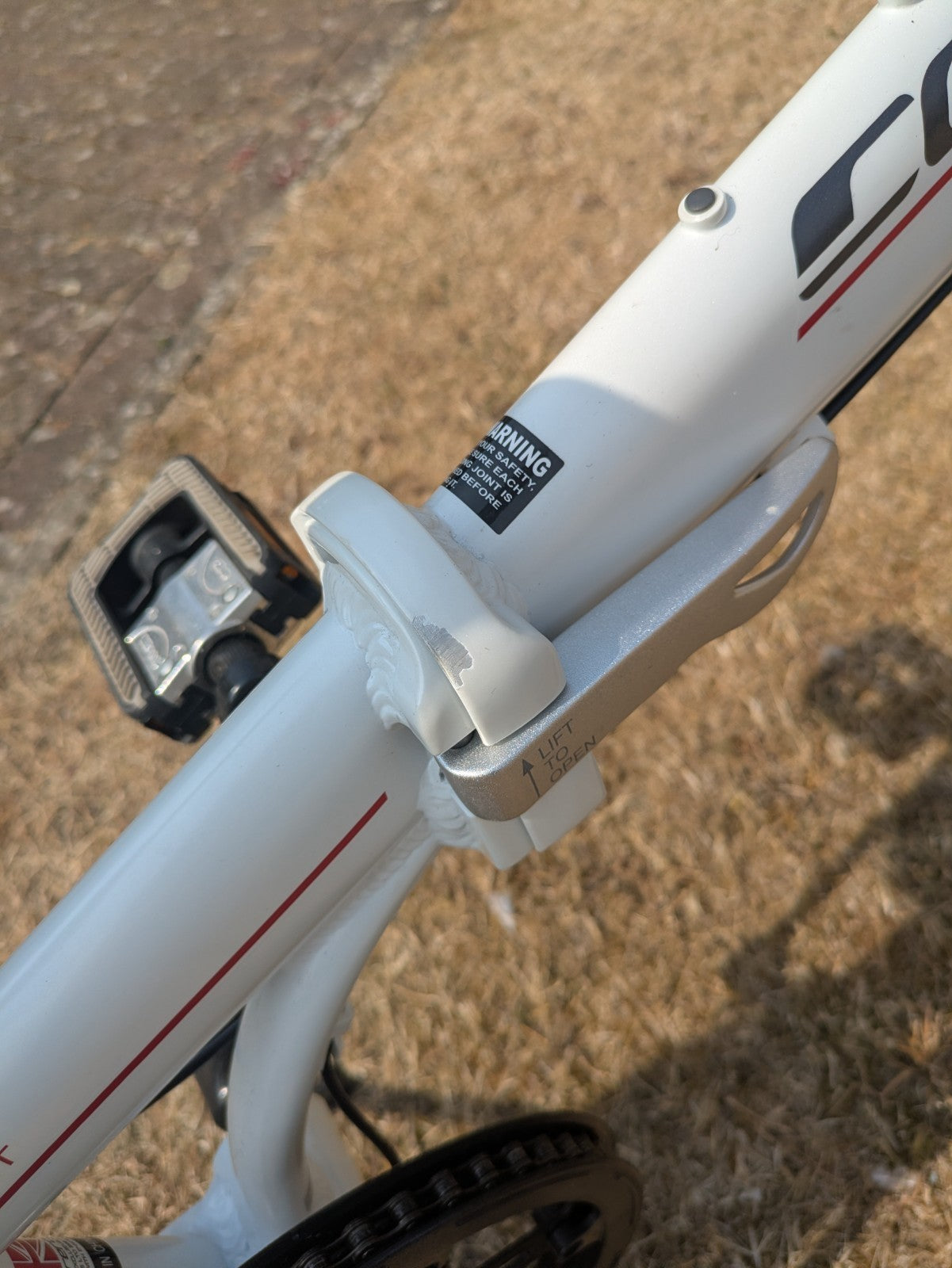 Carrera Transit Folding Bike 20in White/Black Hub Gears Rear Carrier Mudguards
