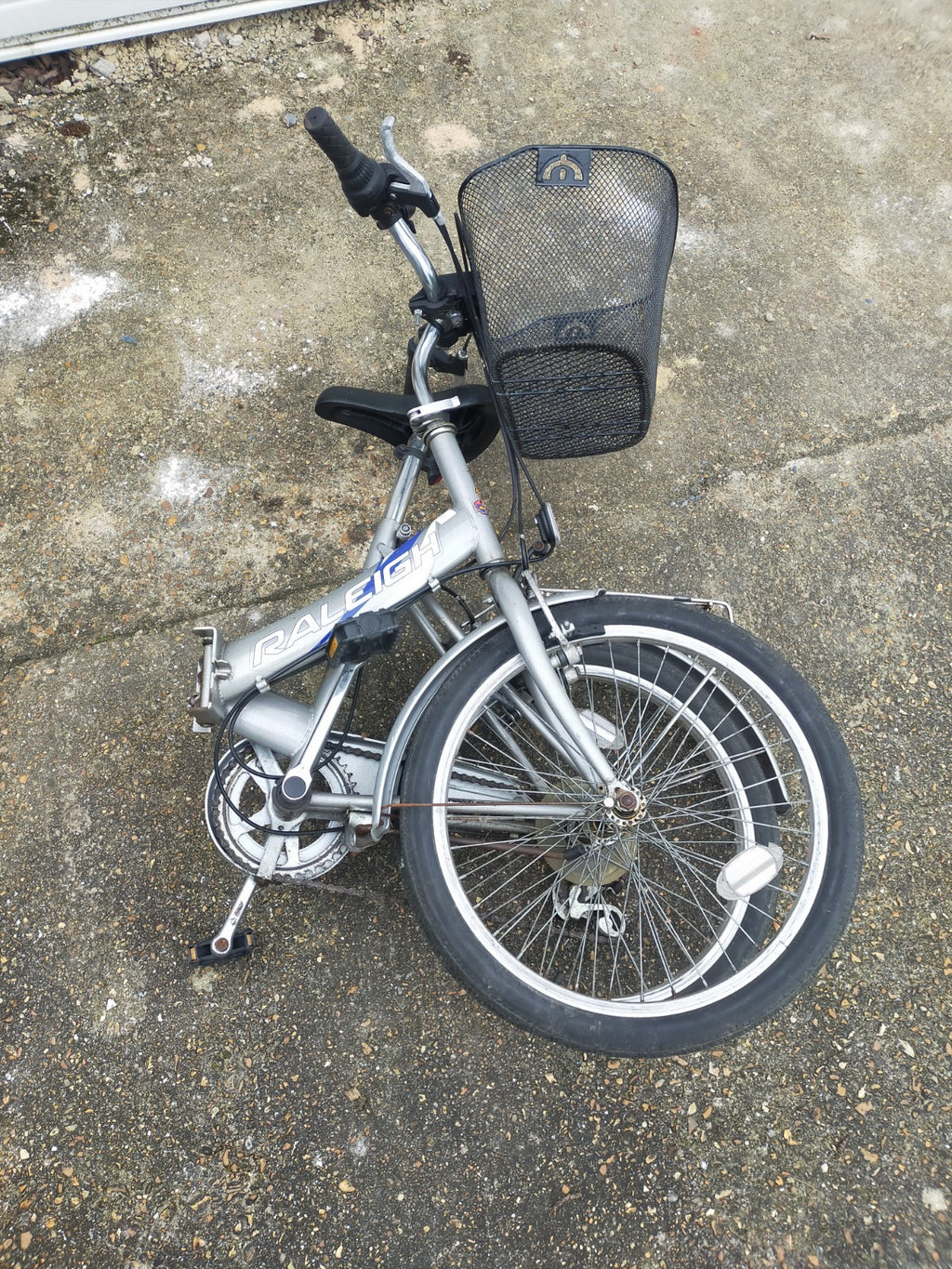 Fold Up Bicycle Ladies Raleigh Foldaway Bike. Recycling project, needs service